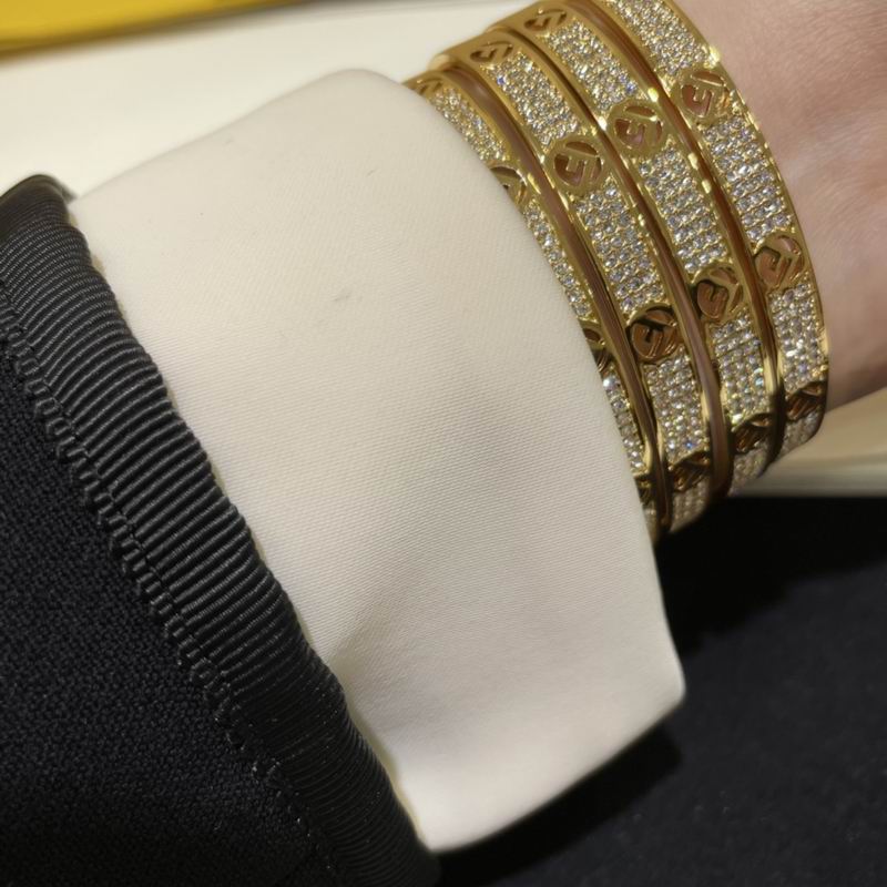 Fendi bracelet 10lyr1